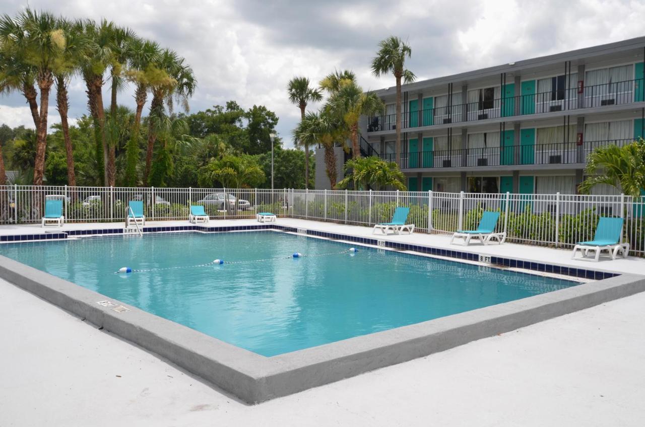 Double Room with Pool View