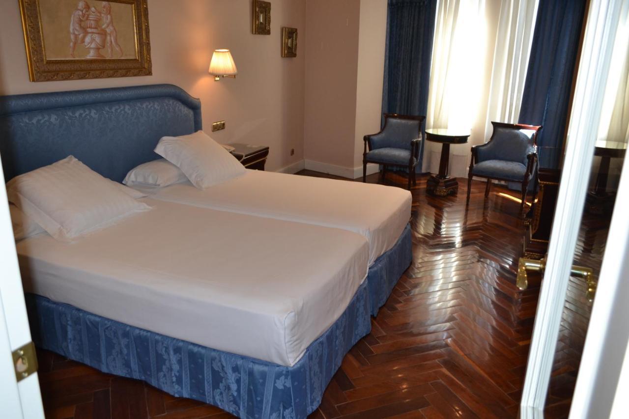 Quarto com 2 Camas de Solteiro - Acesso para Hóspedes com Mobilidade Reduzida