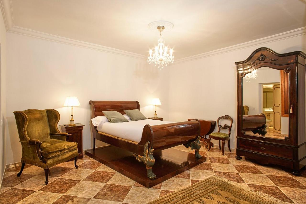 Deluxe Double Room with Balcony,1032340541:JPEG