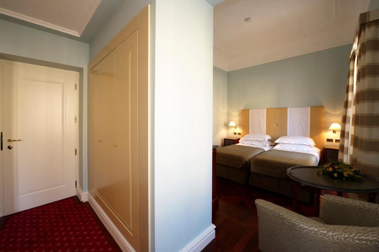 Quarto Executivo com Cama de Casal ou 2 de Solteiro