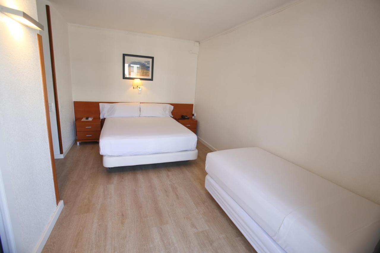 Triple Room with Side Sea View,1038789097:JPEG