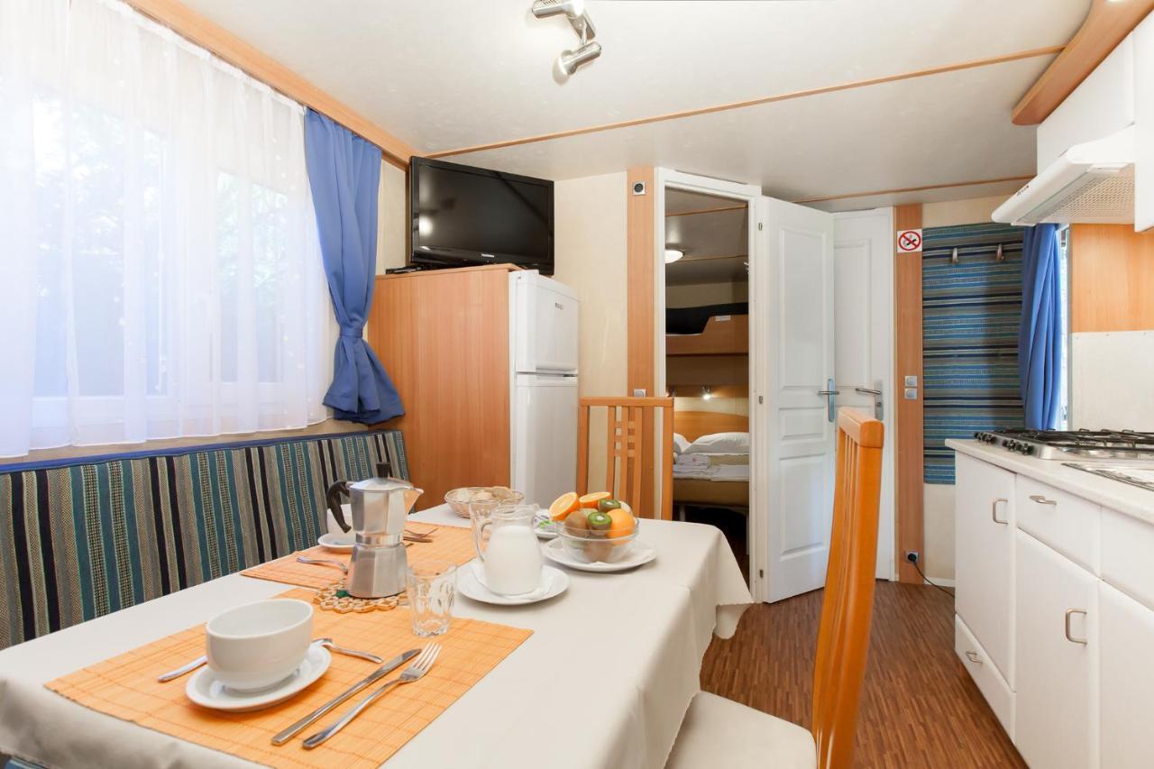Deluxe Mobile Home (4 Adults)