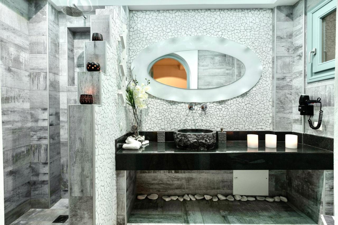 Deluxe Private Jacuzzi Suite,799688217:JPEG