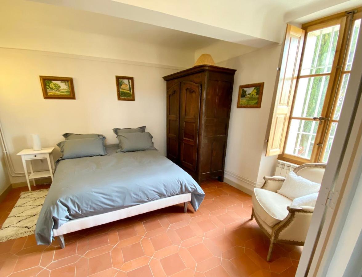 Chambre Lit King-Size - Accessible aux Personnes à Mobilité Réduite
