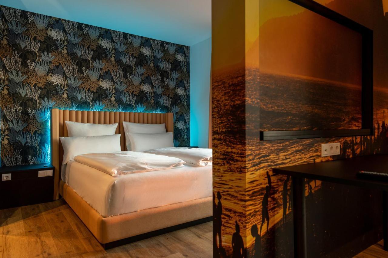 Superior Studio,1153401921:JPEG