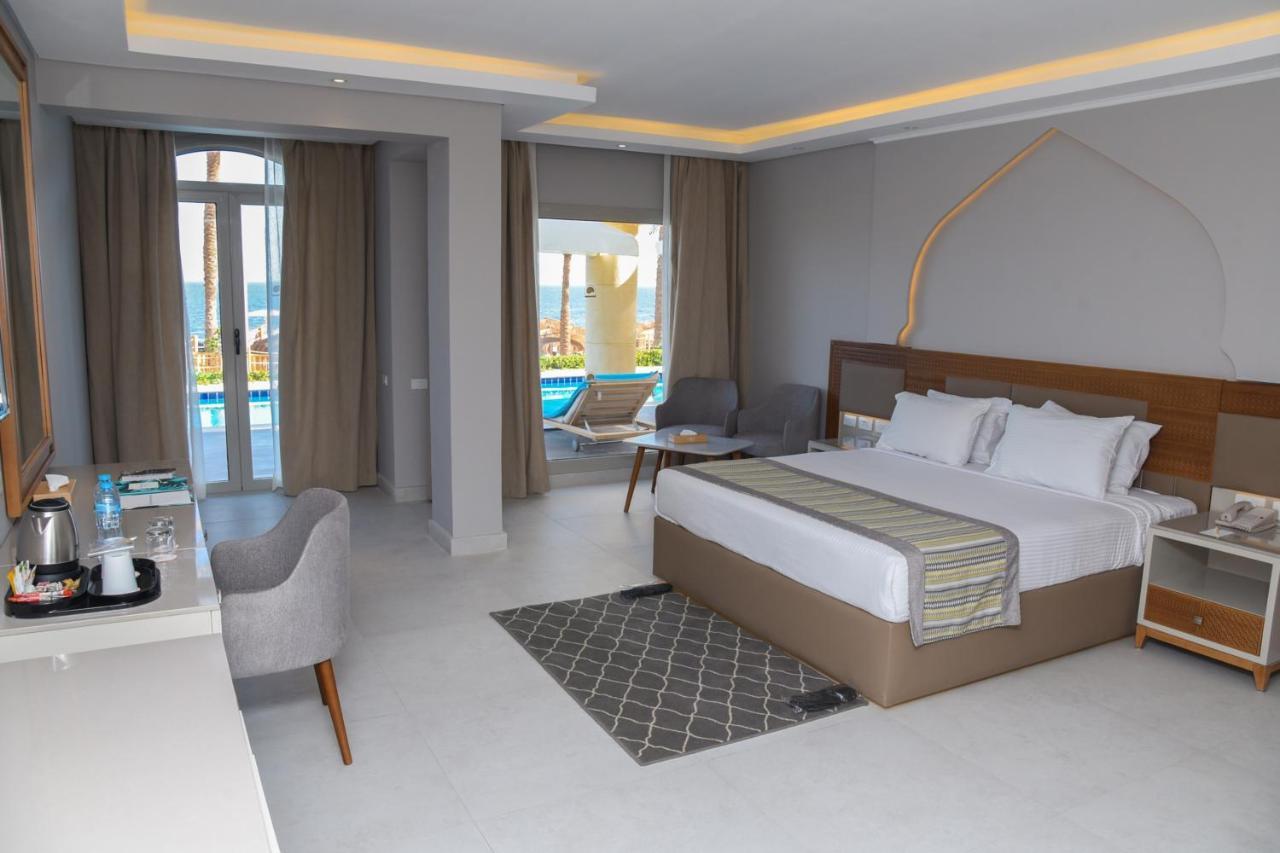 Suite Junior con vistas al mar y acceso directo a la piscina