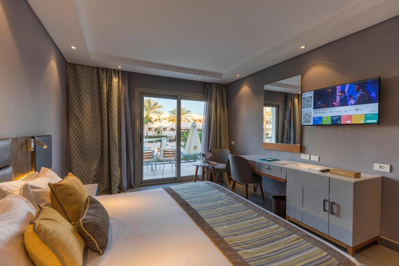Suite Familiar con vistas a la piscina