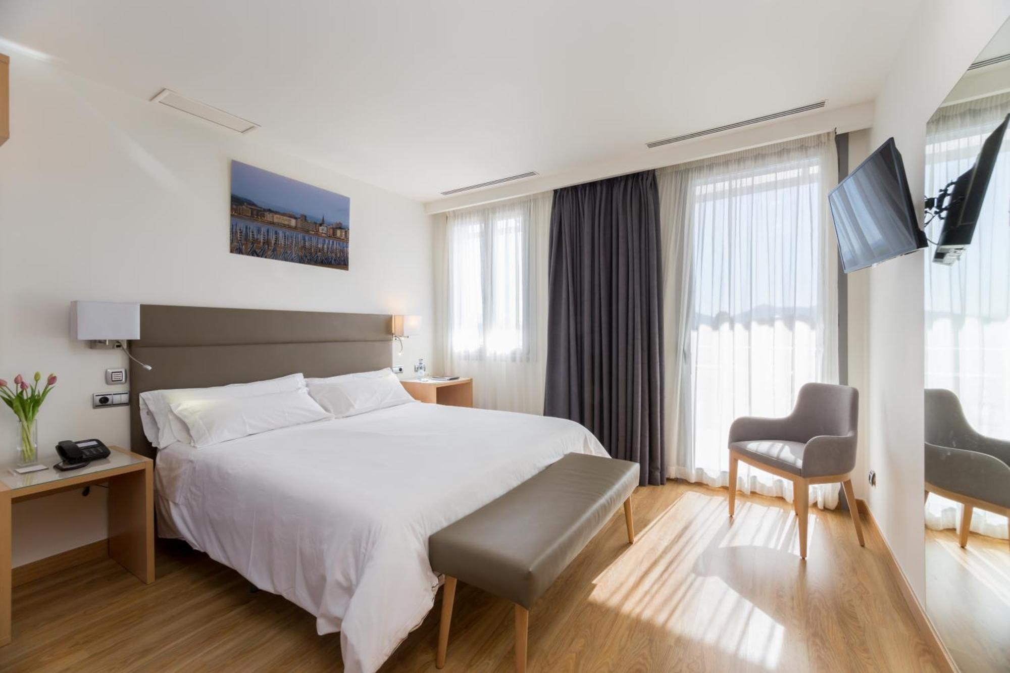 Deluxe Queen Room,1207829269:JPEG