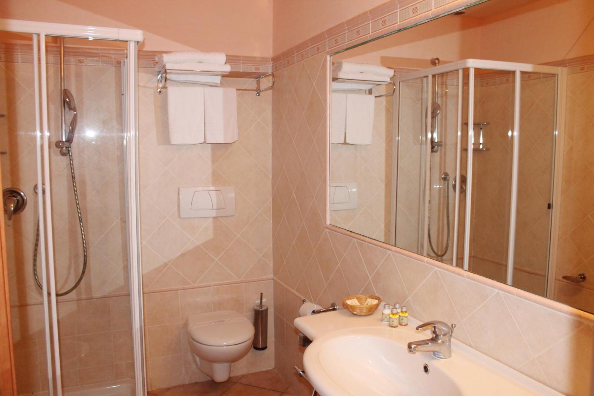 Classic Double Room,1209470092:JPEG