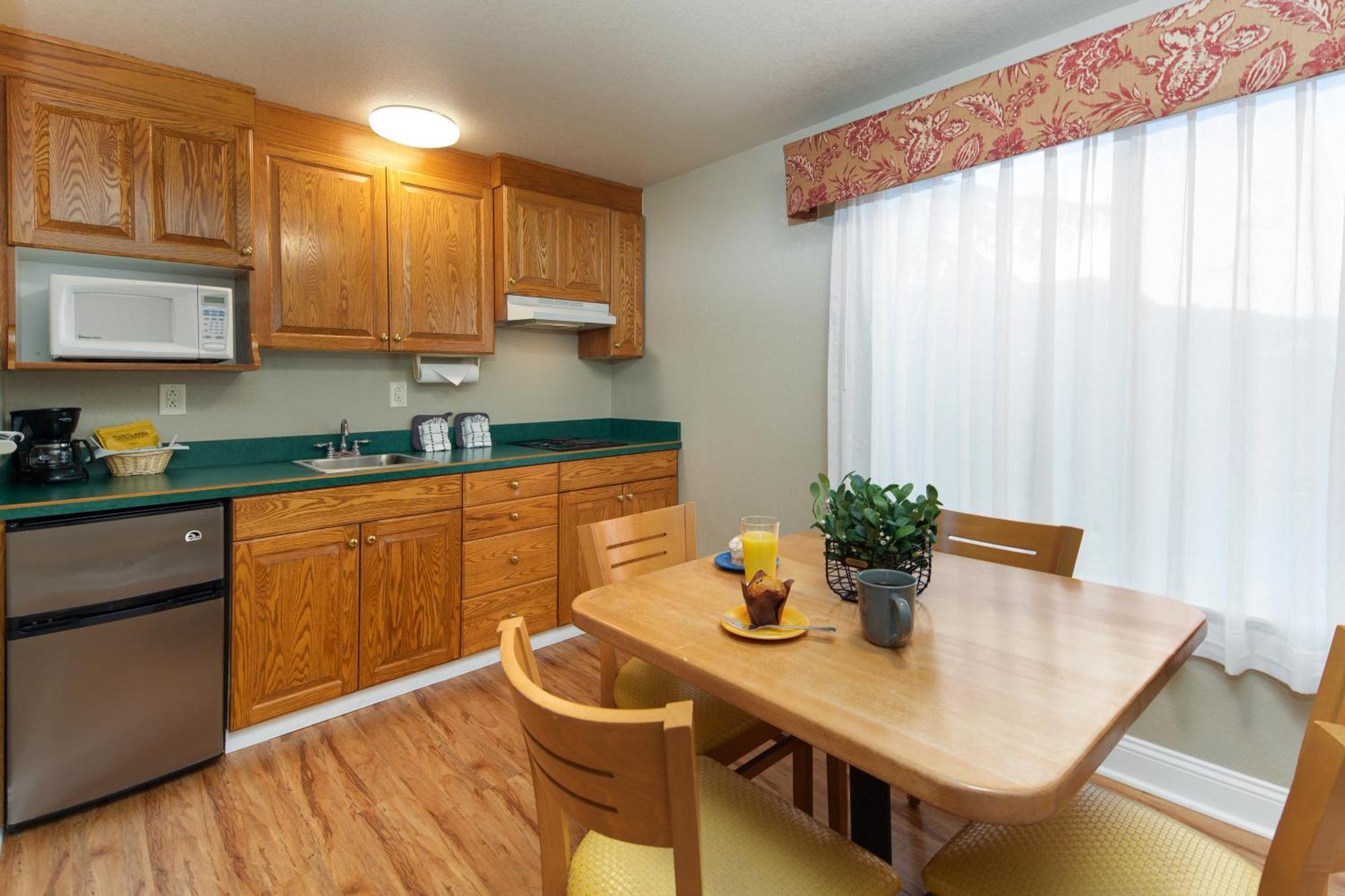 Queen Room with Two Queen Beds with Kitchenette