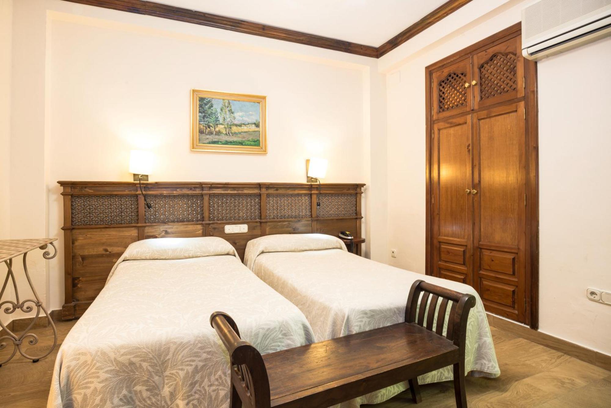 Family Room (2 Adults + 2 Children)