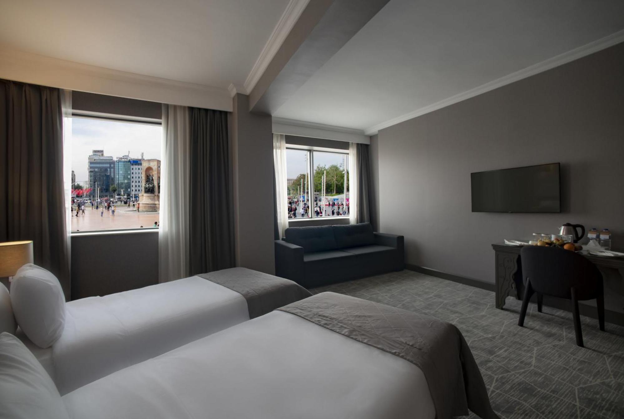 Family Connection Room with City View