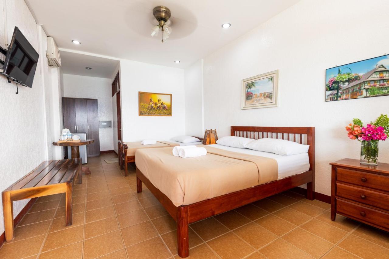 Deluxe Triple Room with Sea View