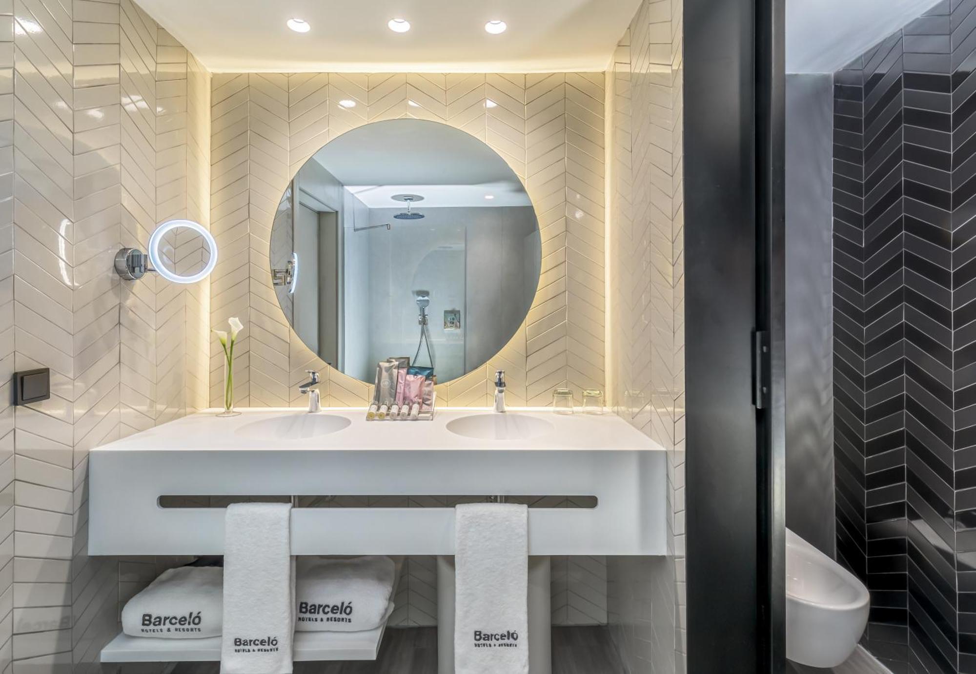 Superior Family Room,1642309643:JPEG