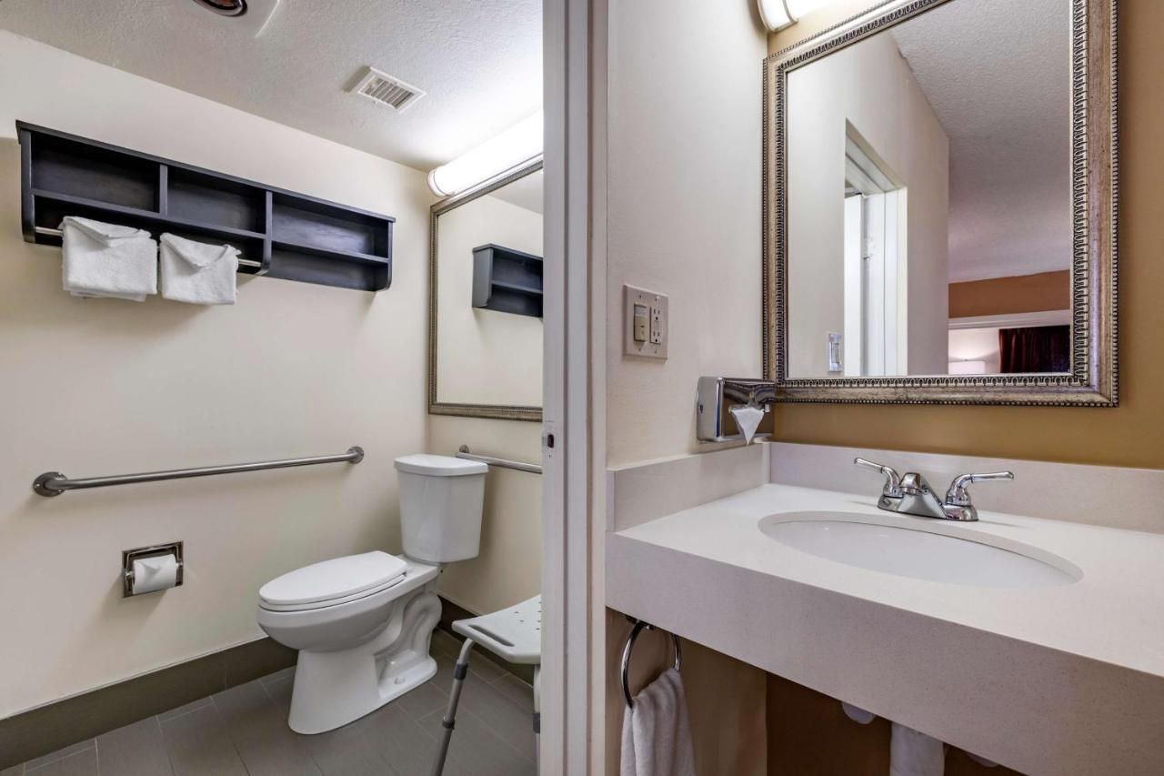 Queen Room with Two Queen Beds and Bath Tub - Patio/Disability Access