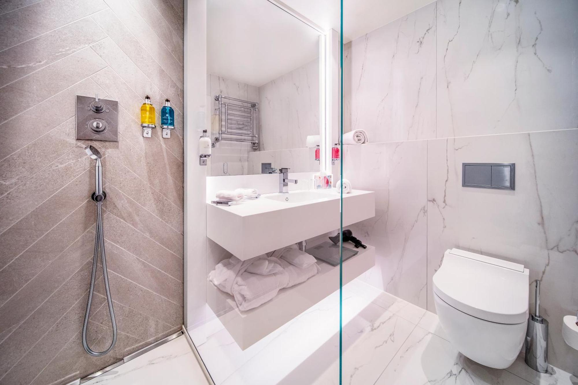 Quarto Superior Exclusivo Renovado de 28 m²