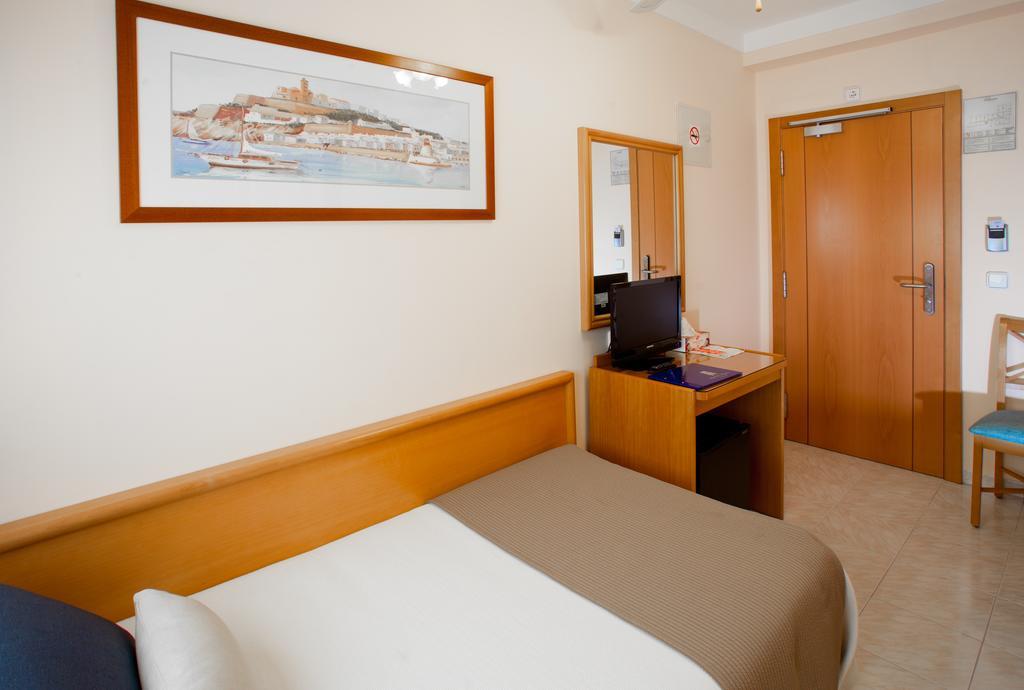 Single Room,1588071495:JPEG