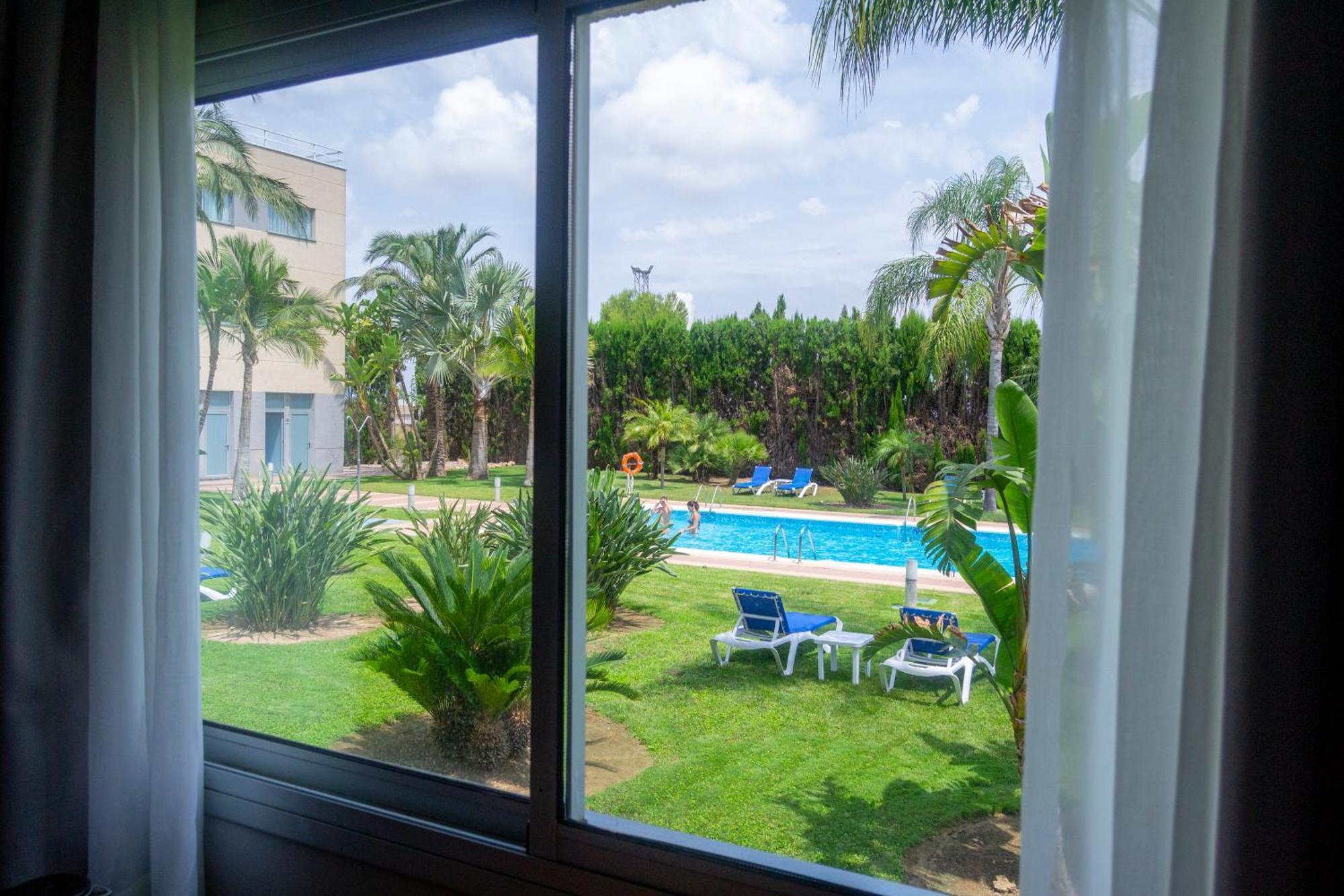 Habitación Doble con vistas a la piscina (para no fumadores)