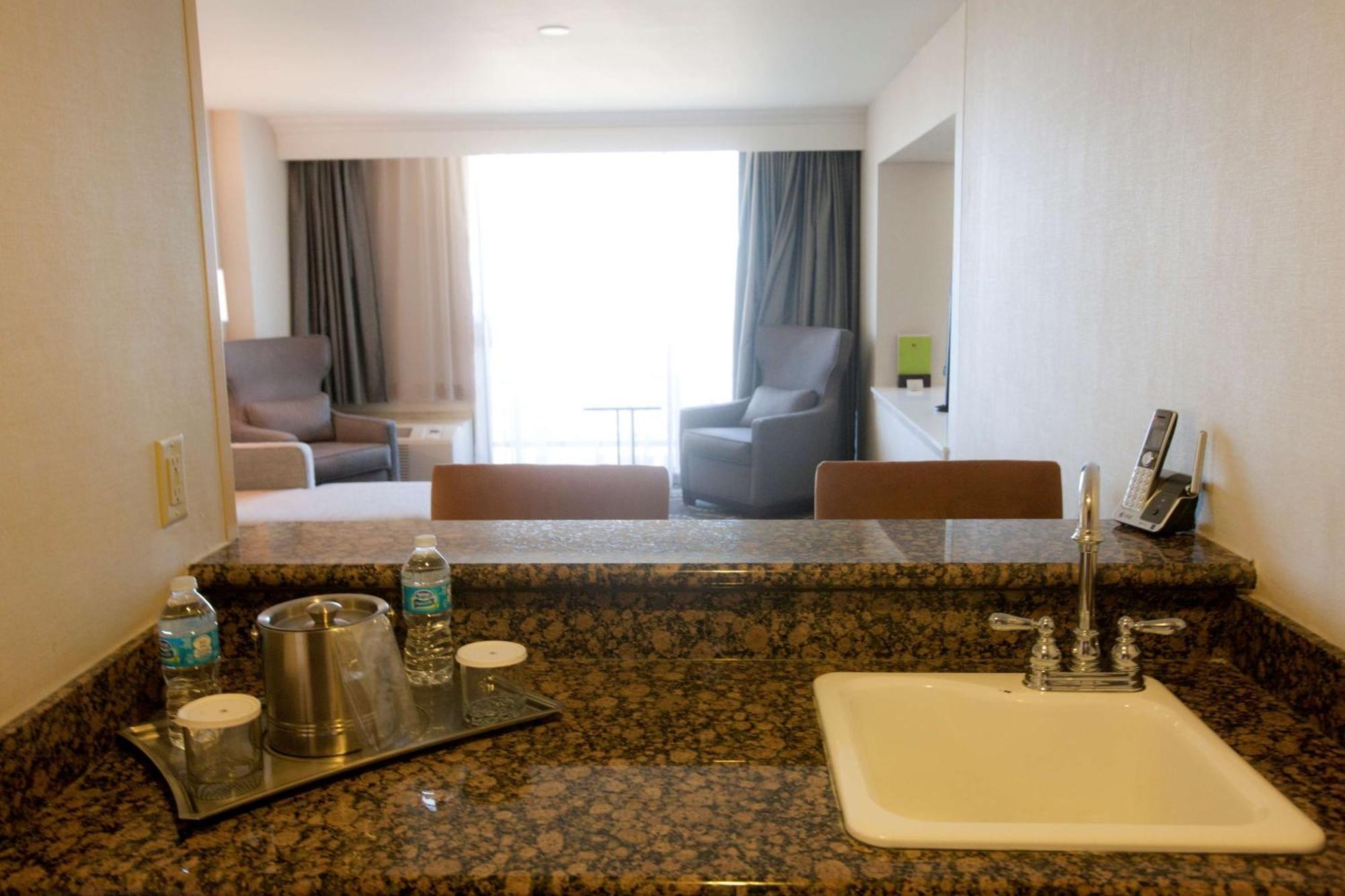 1 King Bed, Bridal Suite, Non-Smoking