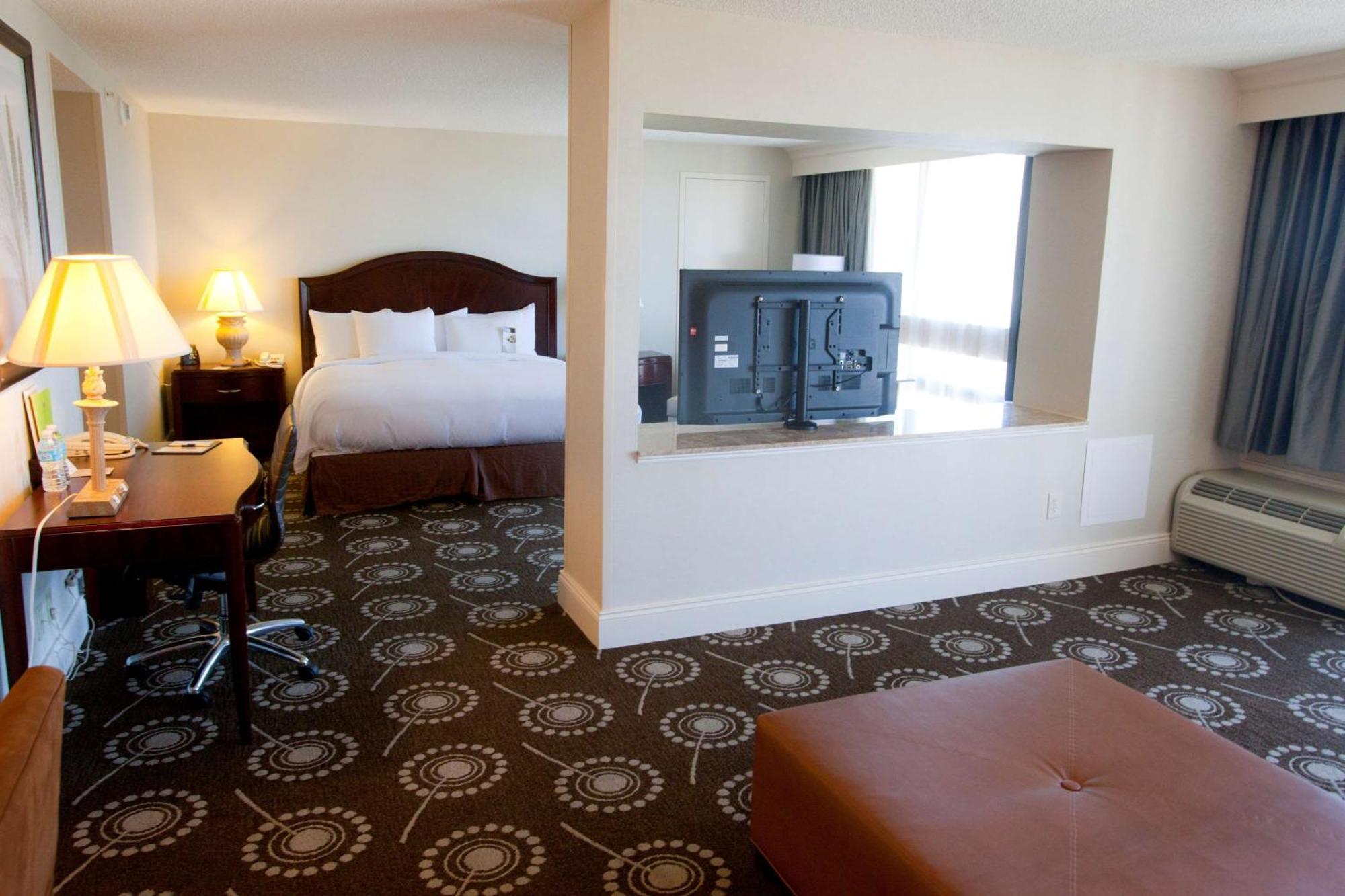 1 King Bed, Deluxe Junior Suite, Non-Smoking