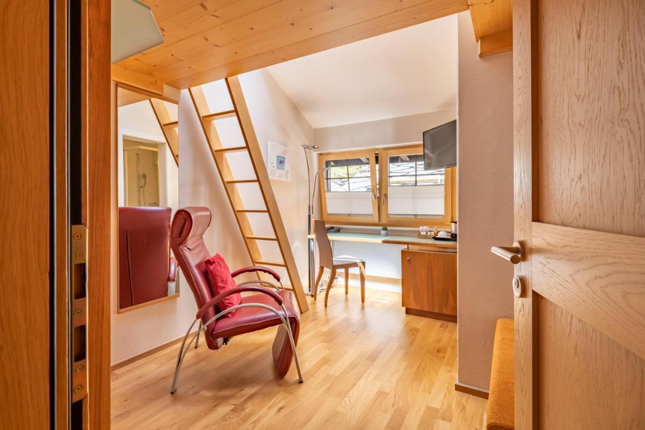 Small Single Room Gallery,1588075002:JPEG