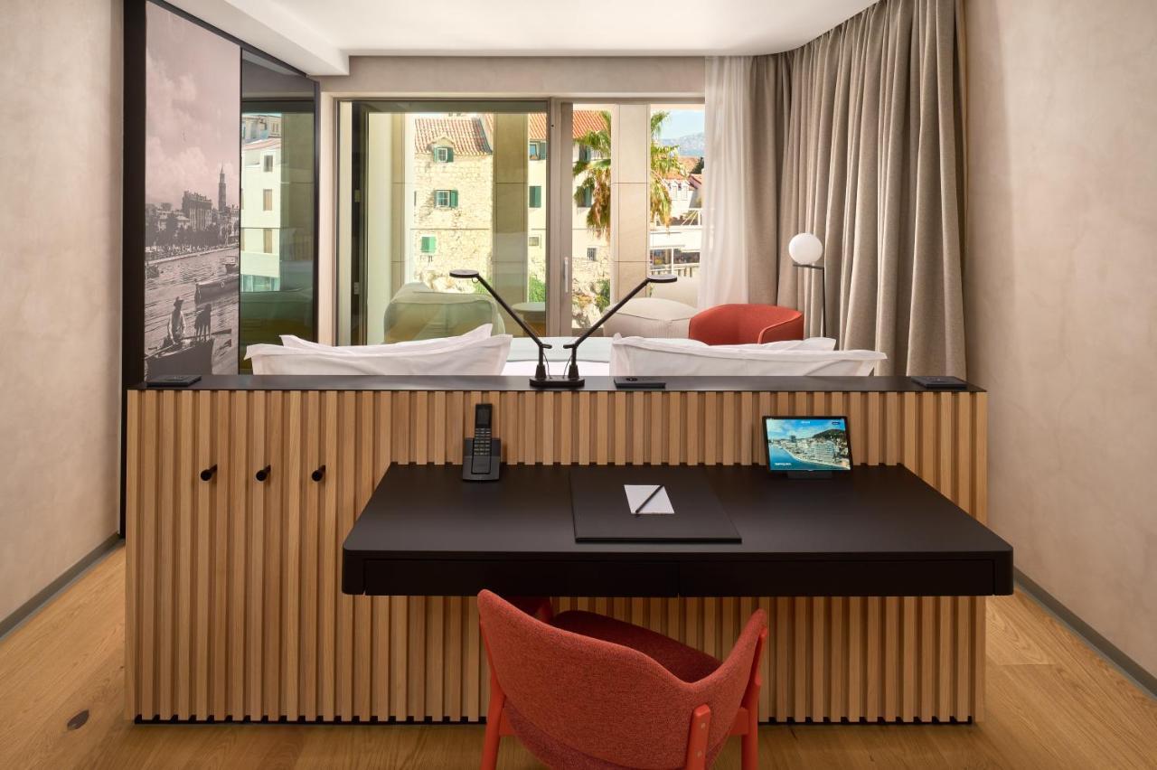 Premium Zimmer mit Kingsize-Bett, Balkon und Stadtblick