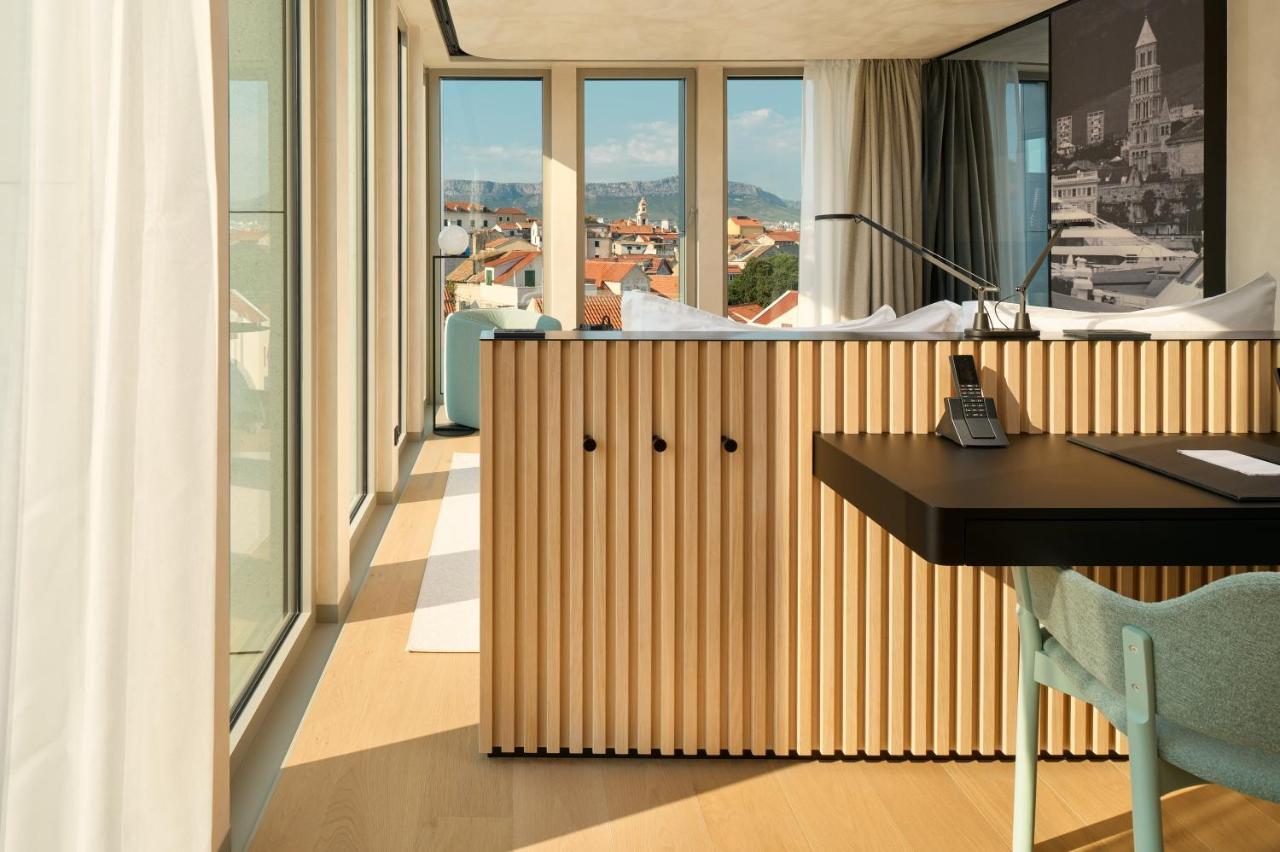 Superior Zimmer mit Kingsize-Bett und Stadtblick