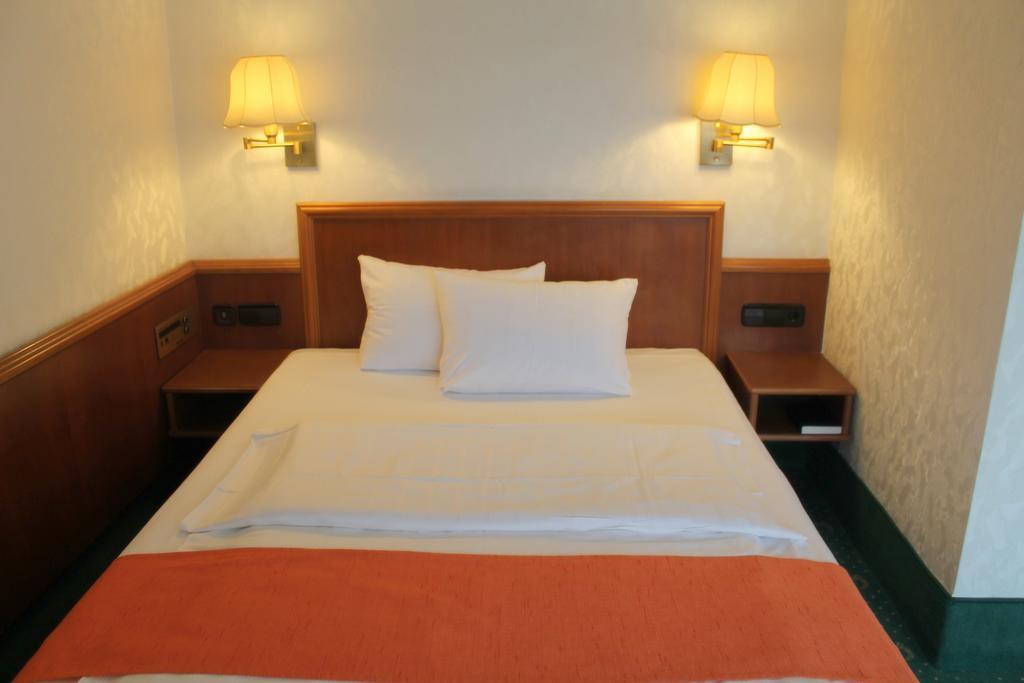 Single Room,130156619:JPEG