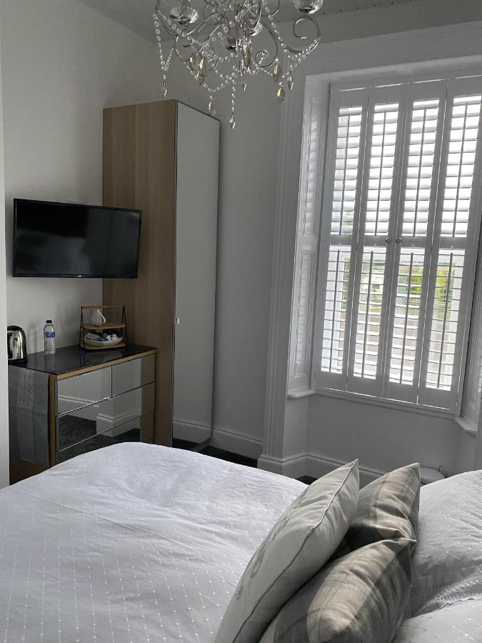 Small Double Room,1588590659:JPEG