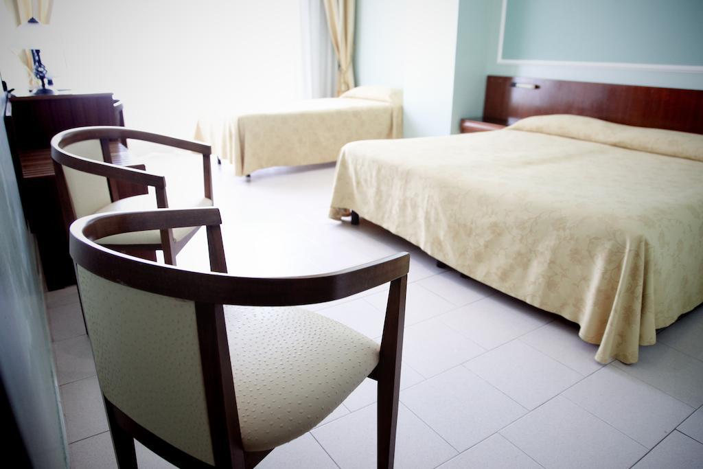 Family Room (2 Adults + 1 Child)