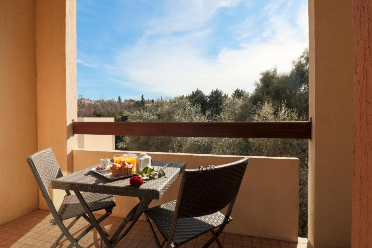 Comfort Room with Balcony