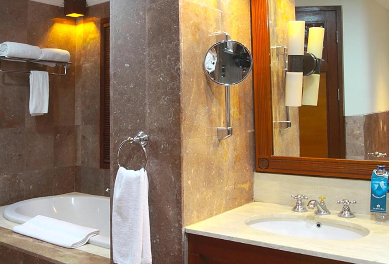 Honeymoon Villa with Free Return Airport Transfer