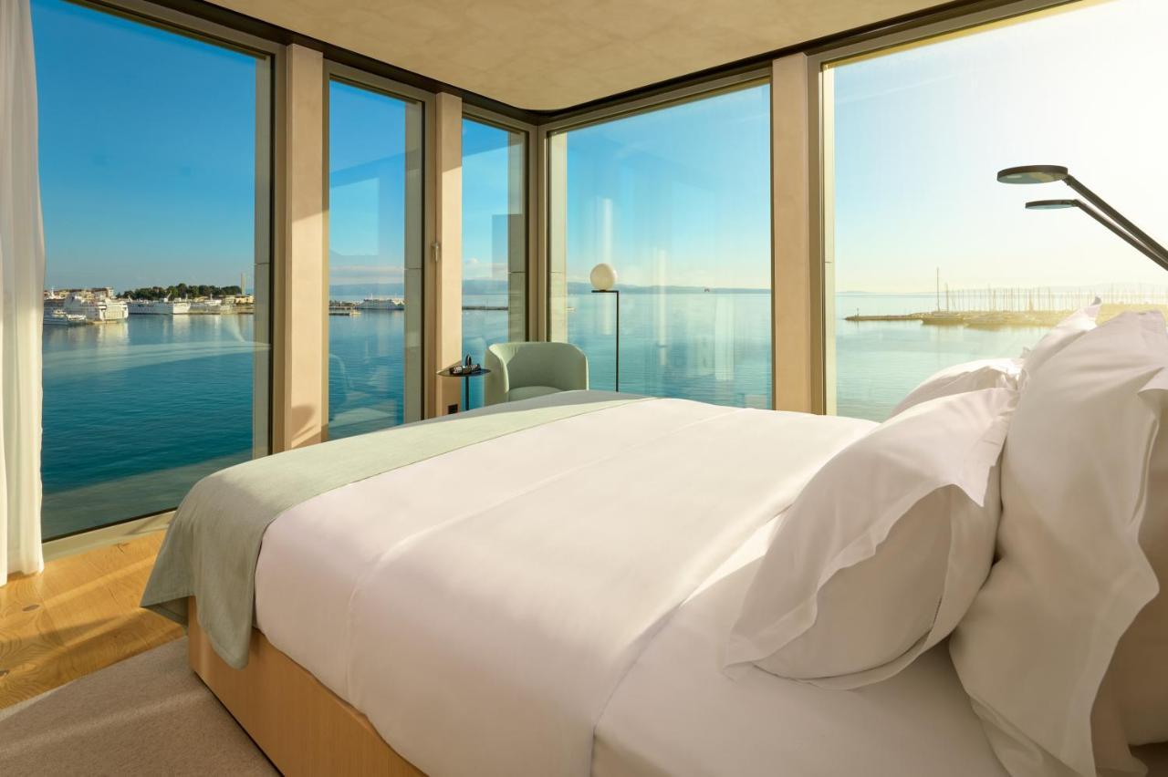 Premium Zimmer mit Kingsize-Bett und Meerblick – Eckzimmer