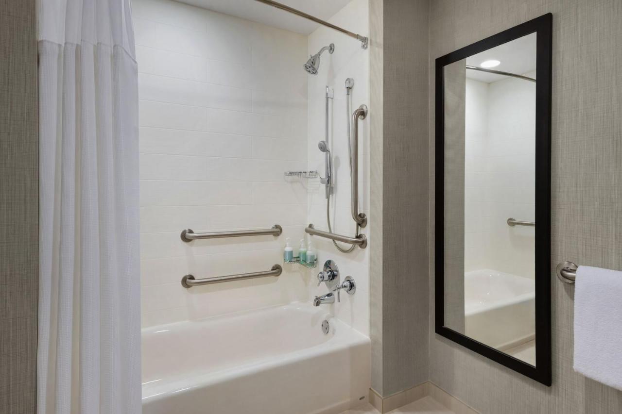 One-Bedroom King Suite
