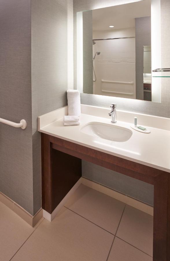 Studio Lit King-Size avec Canapé-Lit et Baignoire Adaptée - Accessible aux Personnes à Mobilité Réduite