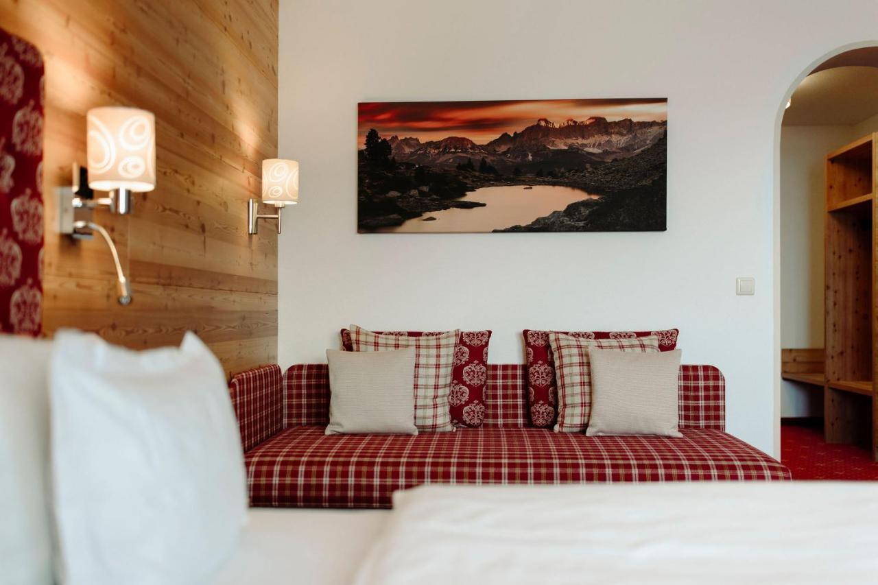 Family Room,1402582532:JPEG