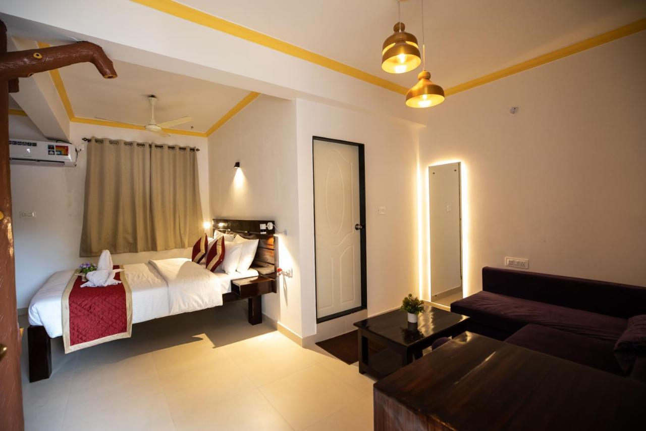 Queen Suite with Spa Bath