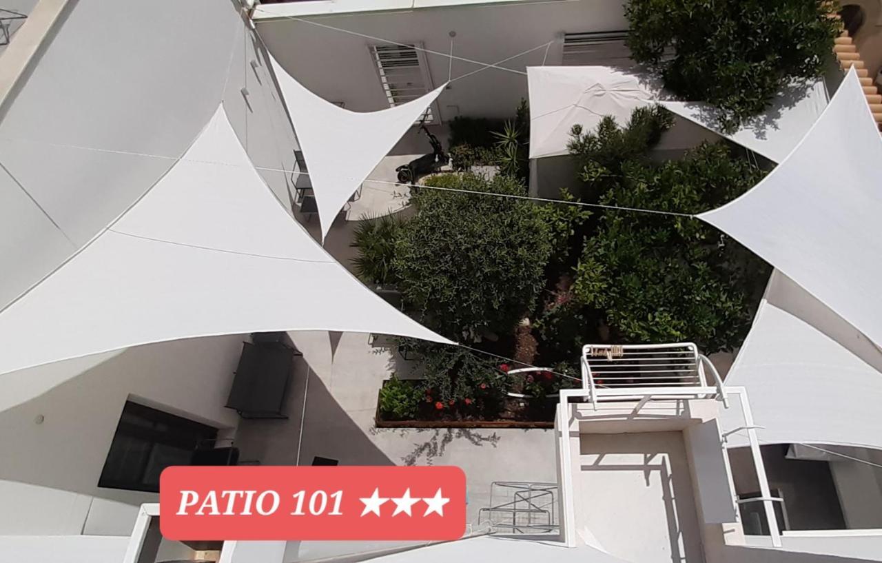 Camera Singola con Balcone e Vista Giardino