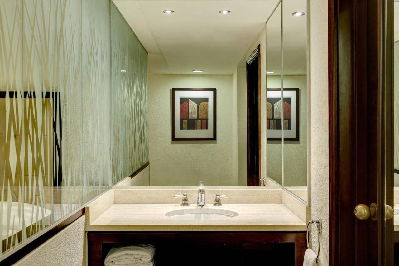 Concierge level, Smaller Guest room, 2 Twin/Single Bed(s),1413443108:JPEG
