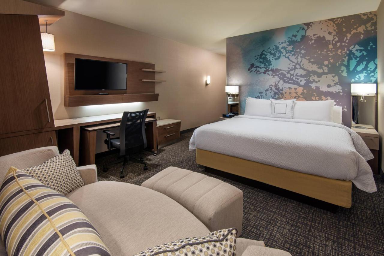 Zimmer mit Kingsize-Bett und Schlafsofa - Pool- oder Stadtblick