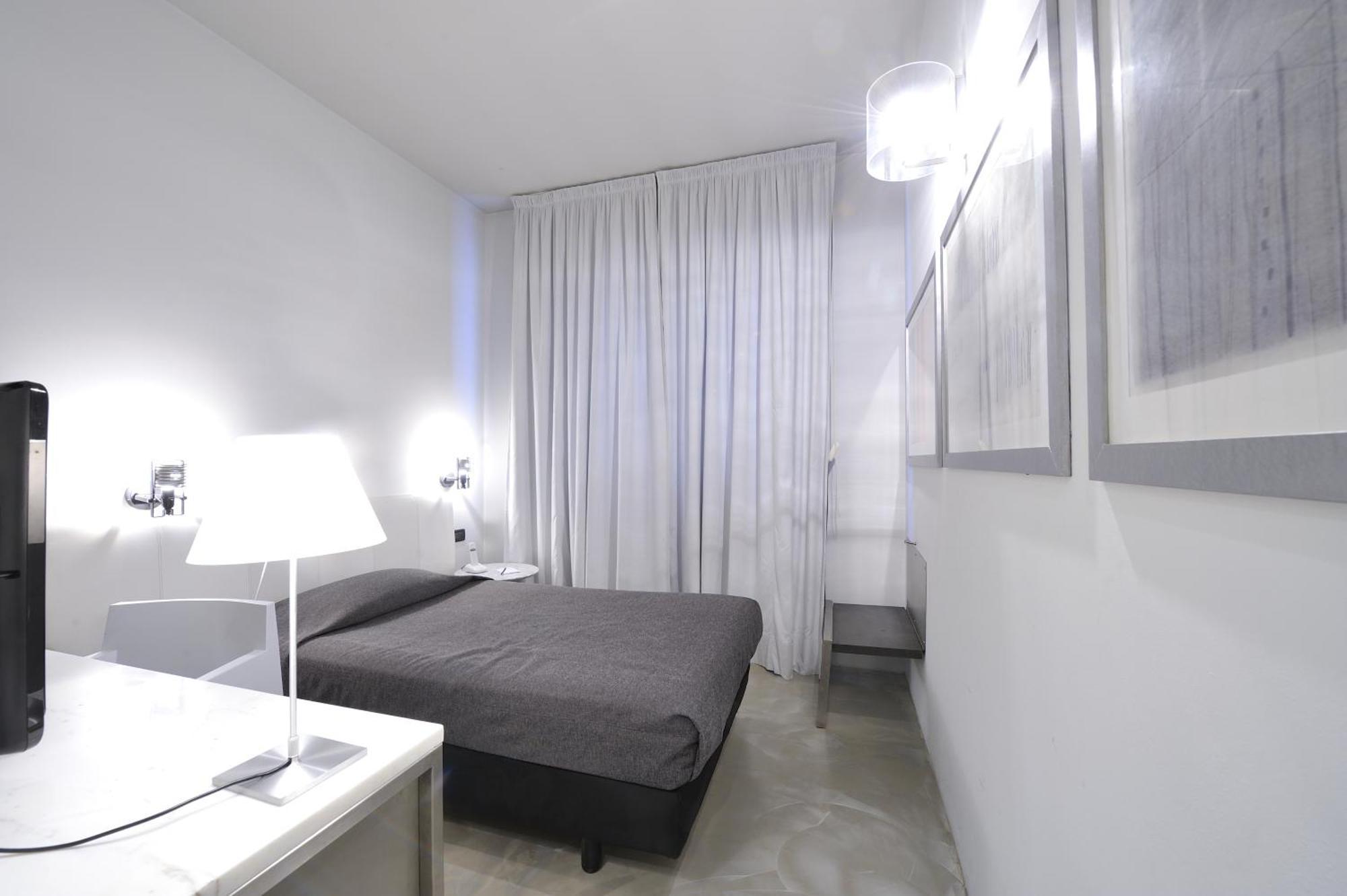 Single Room,887196538:JPEG