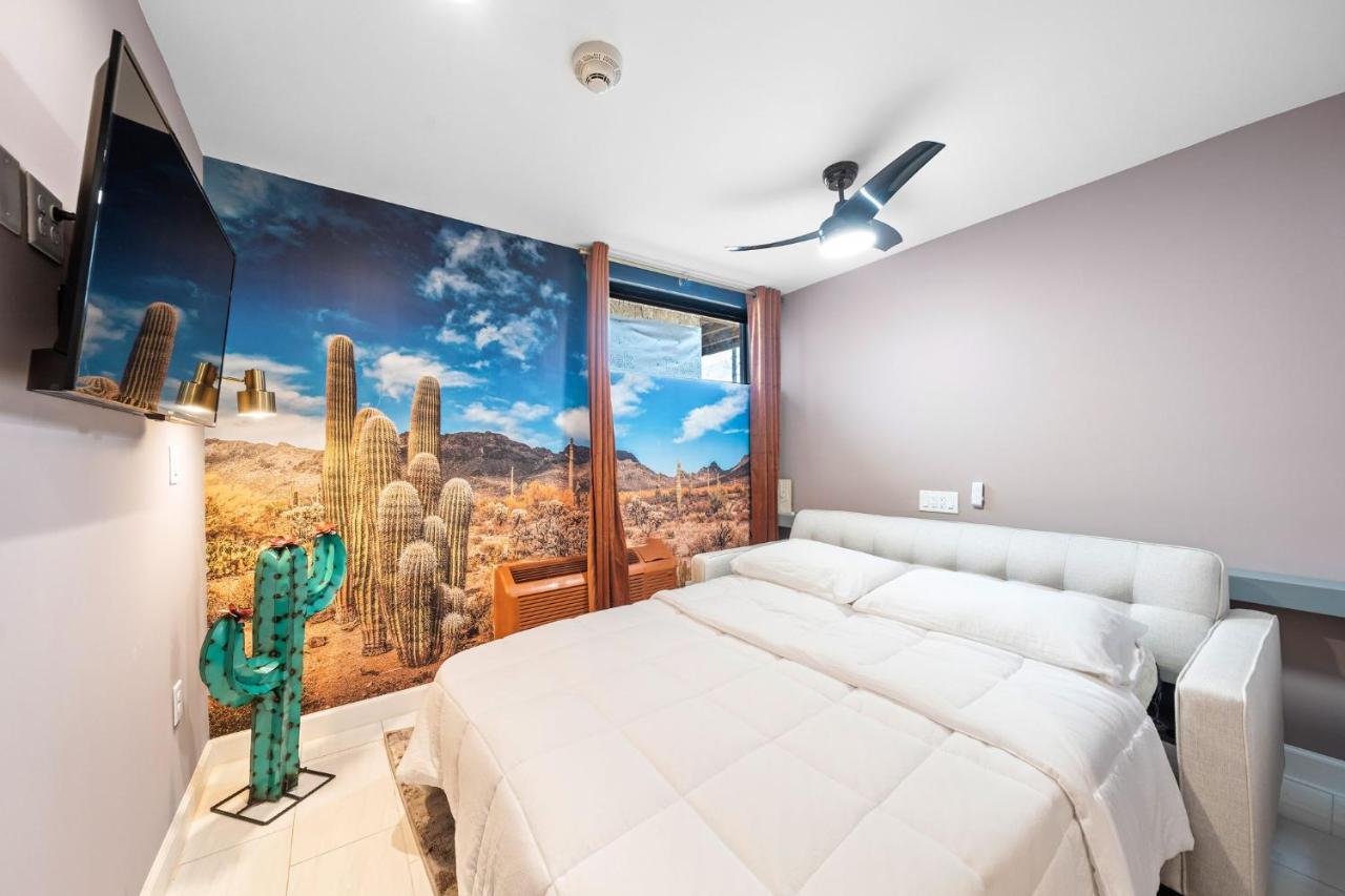 Deluxe Queen Suite