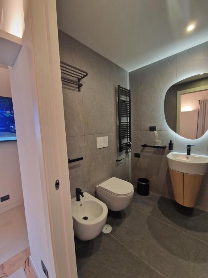 Deluxe King Room,1488975856:JPEG