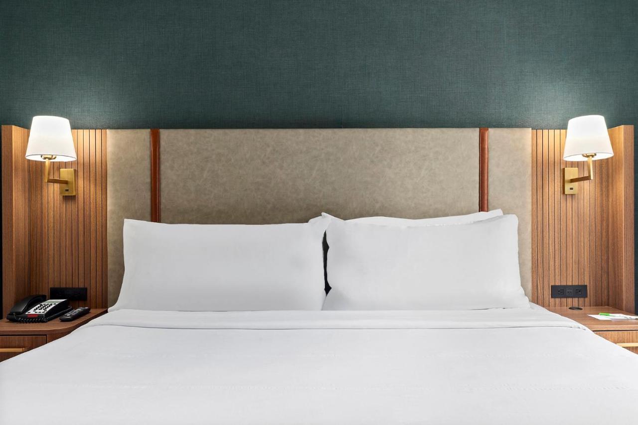 Standard King Room with City View,1498736326:JPEG
