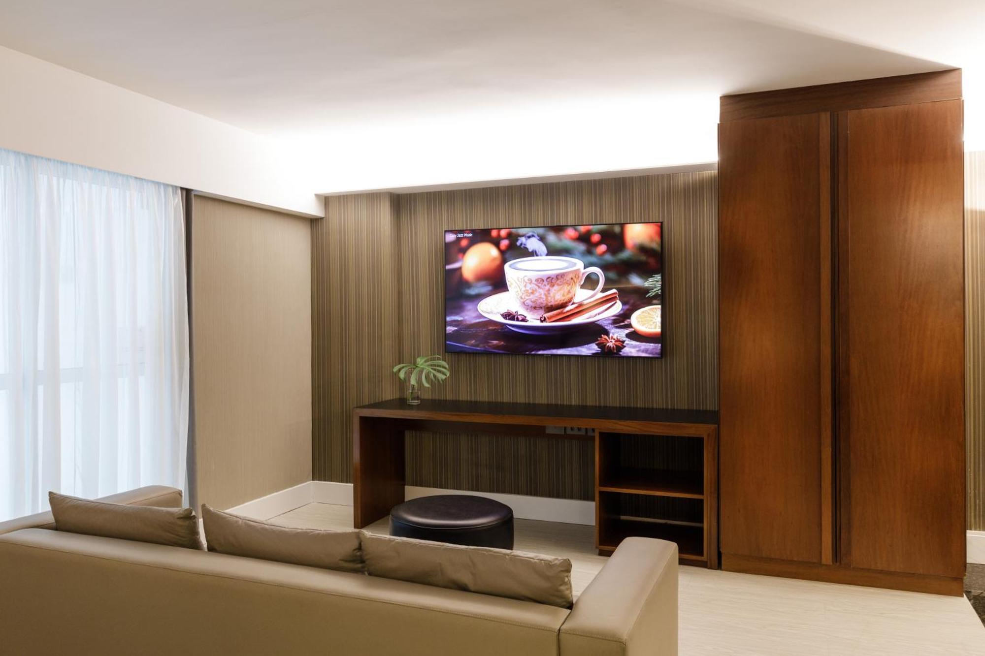 Junior Suite with Street View