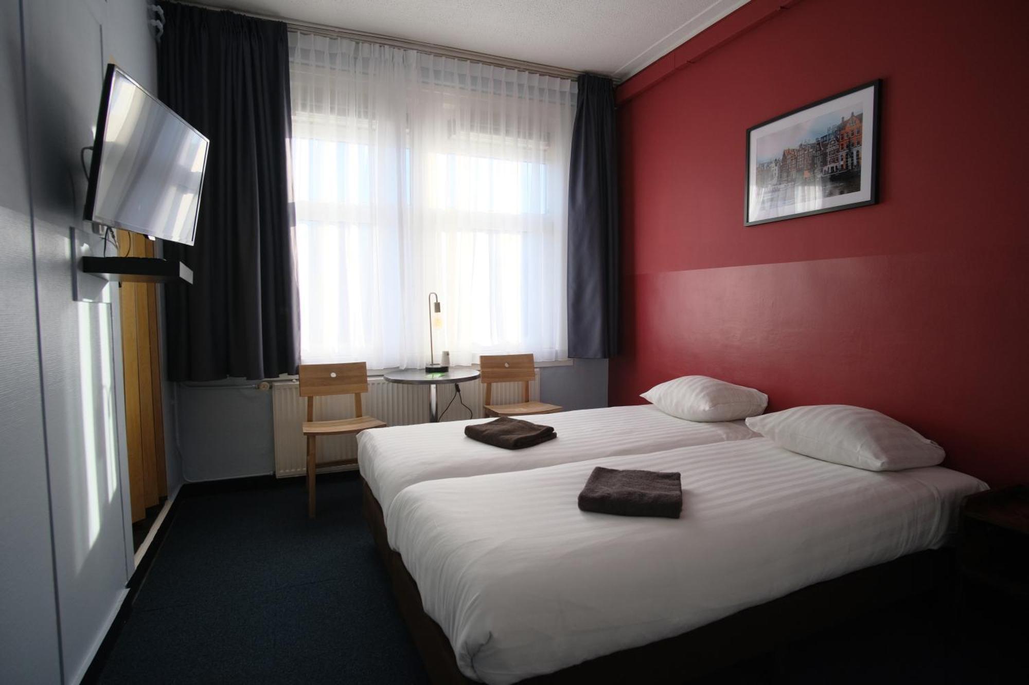 Quarto Twin com Casa de Banho Privativa