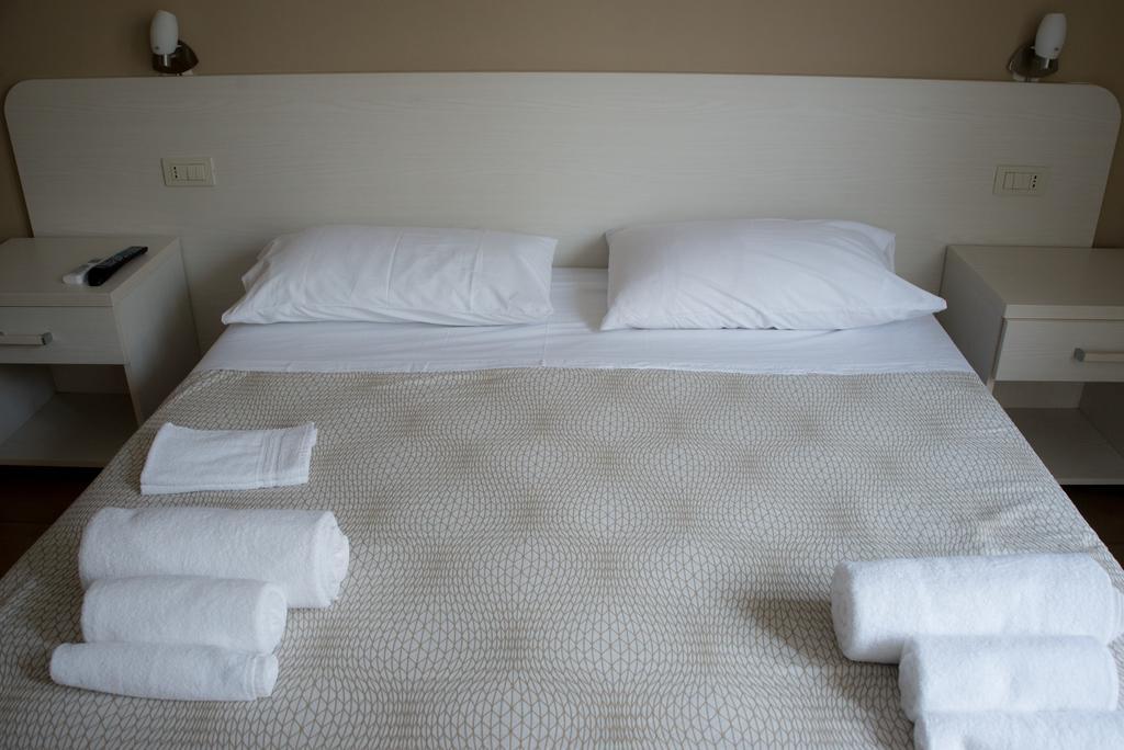 Deluxe Double Room,176585292:JPEG