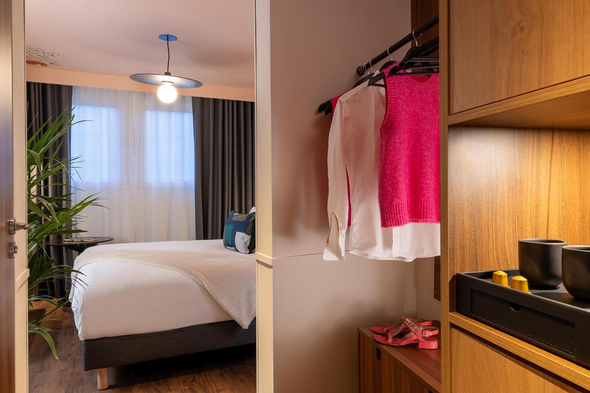 Edgar Deluxe Room,1536149884:JPEG