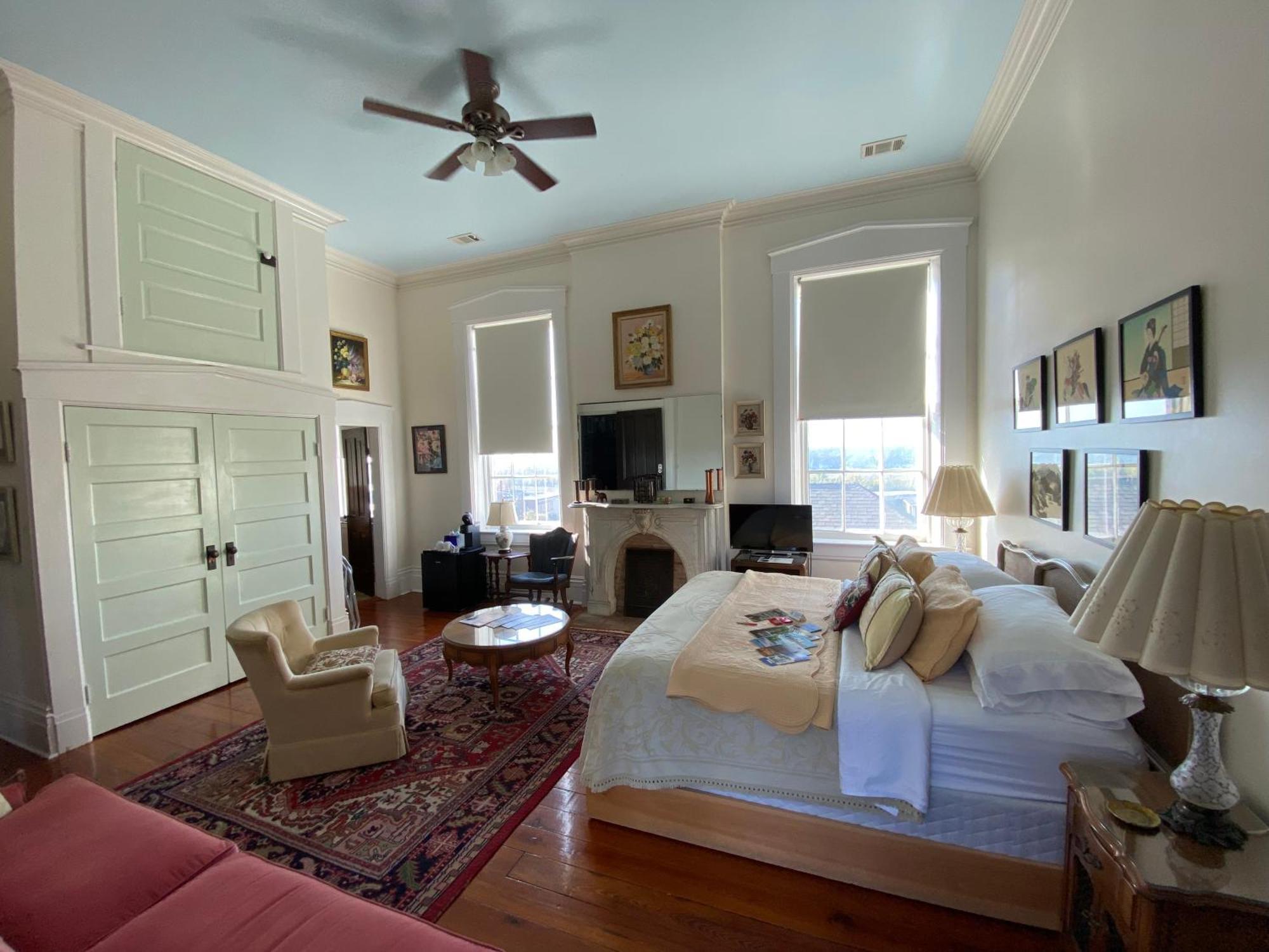 Deluxe King Room
