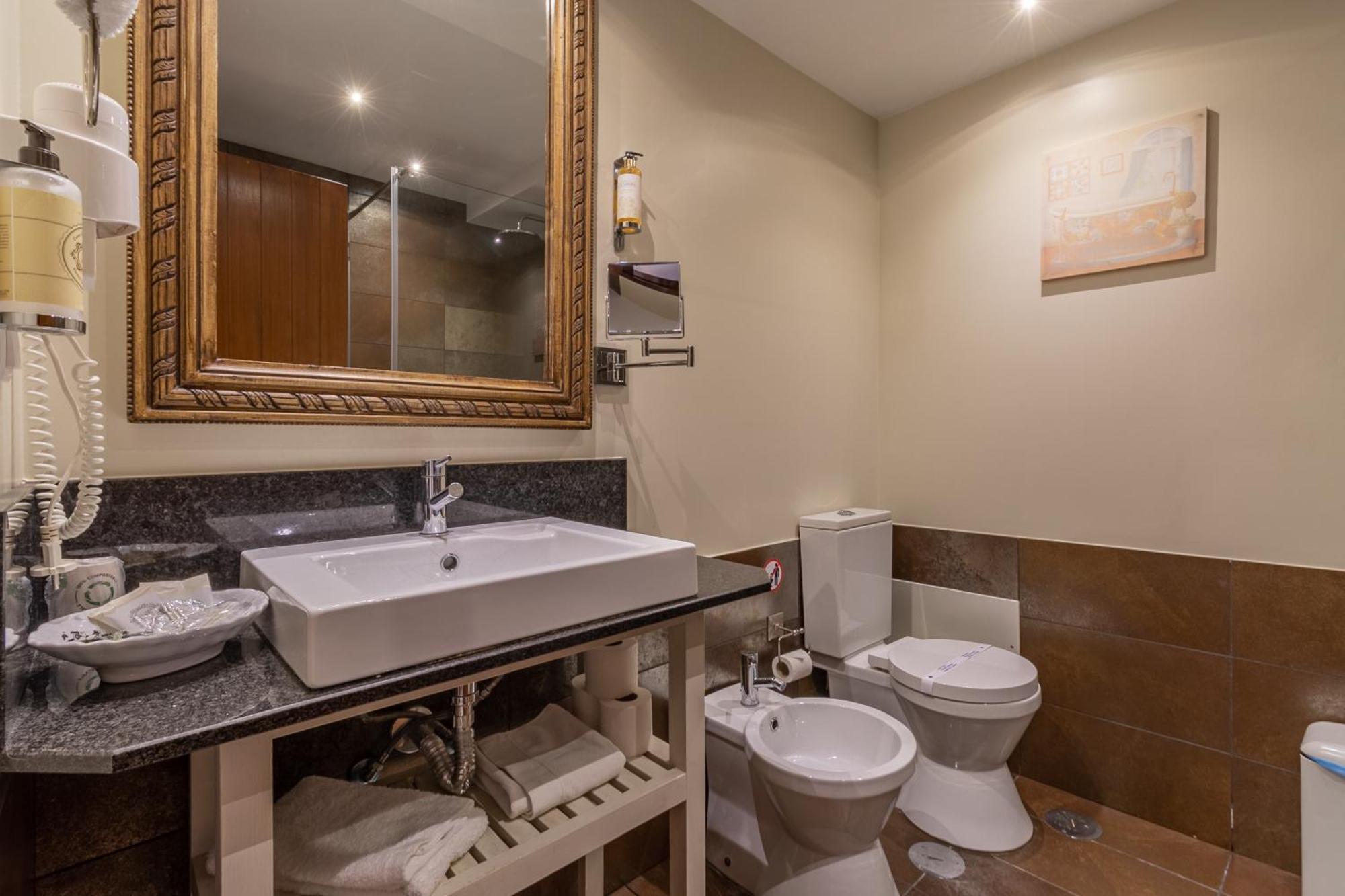 Suite,1536907021:JPEG